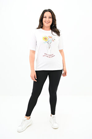 Kadın Büyük Beden Çiçek Tutan El Baskılı T-Shirt 1574-23