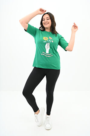 Kadın Büyük Beden Çiçek Tutan El Baskılı T-Shirt 1574-23