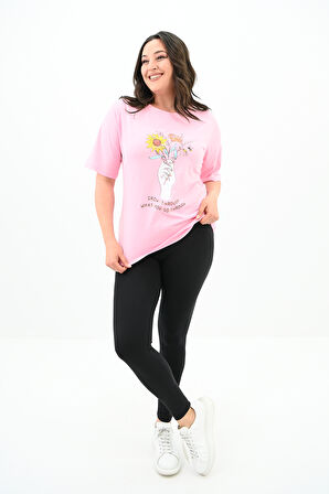 Kadın Büyük Beden Çiçek Tutan El Baskılı T-Shirt 1574-23