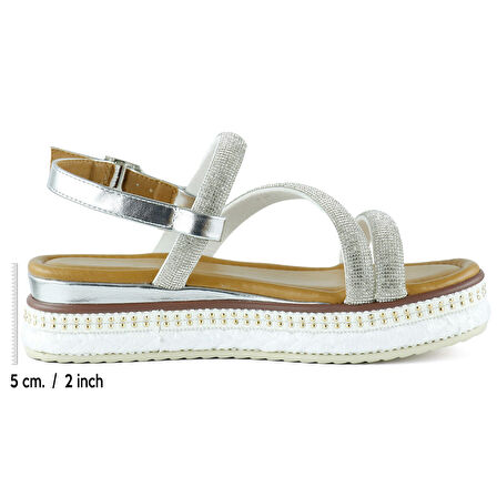 Gümüş Üç Bant Taşlı İnci Detaylı Zikzak Örgülü Platform Sandalet