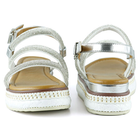 Gümüş Üç Bant Taşlı İnci Detaylı Zikzak Örgülü Platform Sandalet