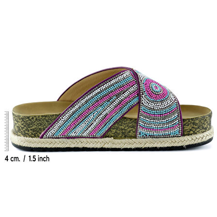 Pembe Turkuaz Boncuklu Çapraz Bantlı Kristal Taşlı Hasır Detaylı Mantar Taban Görünümlü Terli