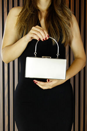 Erkan Saçmacı Ten Saten İncili Kristal Taşlı Metal Saplı Zincirli Abiye El Çantası