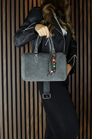 Gri Hakiki Dana Süet Fermuarlı İç Cepli Askılı Boncuk Aksesuarlı Günlük Büyük Boy Omuz Çantası