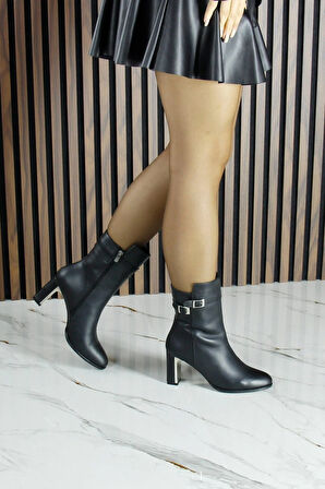 Siyah Hakiki Dana Derisi Tokalı Fermuarlı Sivri Burun Kalın Topuklu Günlük Yarım Çizme