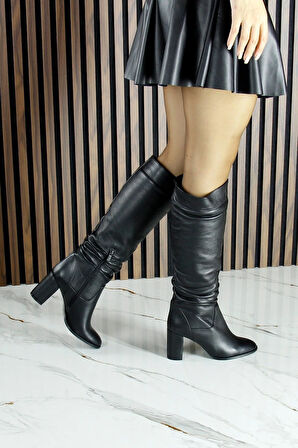 Siyah Hakiki Dana Derisi Büzgülü Fermuarlı Yuvarlak Burun Kalın Topuklu Çizme