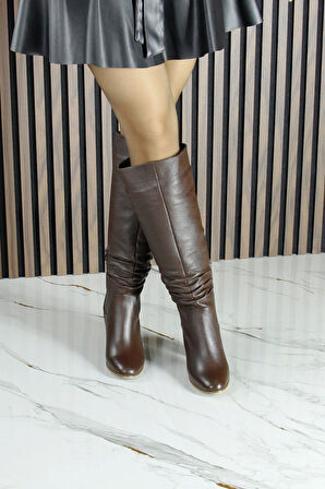 Kahverengi Hakiki Dana Derisi Büzgülü Fermuarlı Yuvarlak Burun Kalın Topuklu Çizme