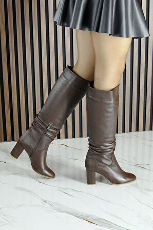 Kahverengi Hakiki Dana Derisi Büzgülü Fermuarlı Yuvarlak Burun Kalın Topuklu Çizme