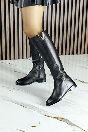 Siyah Hakiki Dana Derisi Metal Aksesuarlı Fermuarlı Yuvarlak Burun Kalın Topuklu Çizme