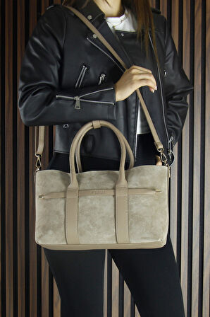 Erkan Saçmacı Kum Hakiki Dana Süet Fermuarlı Üç Bölmeli İç Cepli Askılı Orta Boy Günlük Omuz 