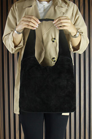 Erkan Saçmacı Siyah Hakiki Dana Süet Püsküllü Manyetik Kapaklı Orta Boy Günlük Omuz Çantası