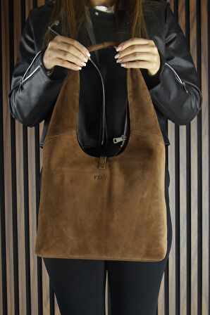 Erkan Saçmacı Karamel Hakiki Dana Süet Püsküllü Manyetik Kapaklı Orta Boy Günlük Omuz Çantası