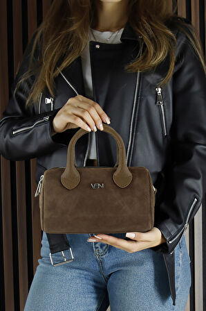 Erkan Saçmacı Açık Kahve Hakiki Dana Süet Fermuarlı Askılı İç Cepli Küçük Boy Günlük Omuz Çantası