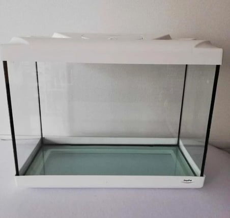 Kapaklı Akvaryum - 30 x 20 x 14 cm - Beyaz renk parlak plastik