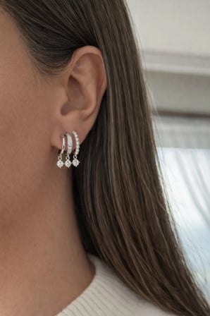 Çelik Silver 3 Sıra Görünümlü Taşlı ve İncili Moon Pearl Küpe -kararma yapmaz-