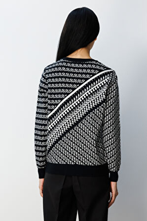 On Kadın Sıfır Yaka Desenli Kazak 65300 Siyah