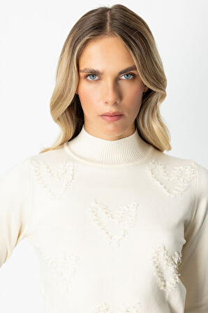 On Kadın Püsküllü Kalp Detaylı Dik Yaka Kazak 65325 Ekru