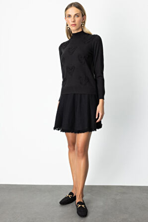 On Kadın Püsküllü Kalp Detaylı Dik Yaka Kazak 65325 Siyah