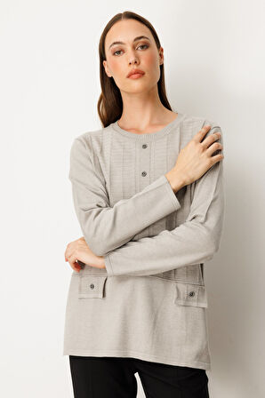 On Kadın Kabartma Desenli Süs Düğmeli Triko Kazak 65358 Gri