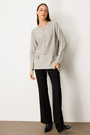 On Kadın Kabartma Desenli Süs Düğmeli Triko Kazak 65358 Gri