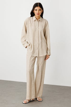 On Minimalist İnci Detaylı Oversize Keten Kadın Gömlek