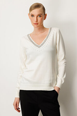 On Kadın Yakası Taşlı Triko Kazak 65314 Ekru
