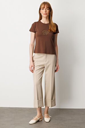 On Kadın Önü Taş Baskılı Kısa Kollu Bluz 61330 Kahverengi