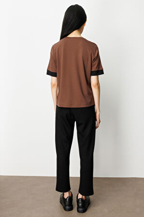 On Kadın Önü Taşlı Sıfır Yaka Bluz 61331 Kahve-Siyah