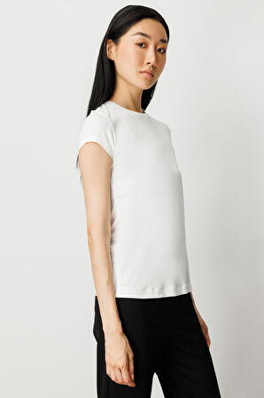 On Kadın Sıfır Yaka Ay Kol Basic Bluz 61302 Ekru