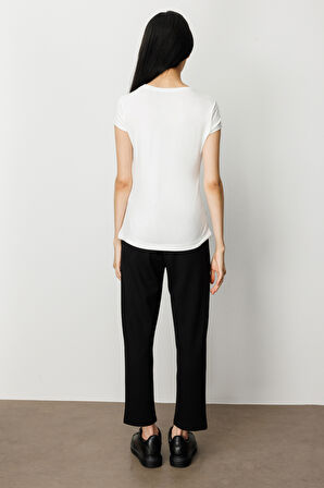 On Kadın Sıfır Yaka Ay Kol Basic Bluz 61302 Ekru