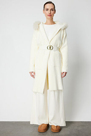 On Kadın Yakası Kürklü Peluş Hırka 63911 Krem