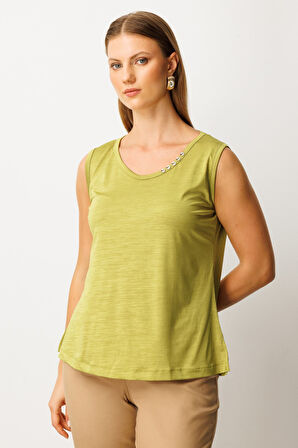 On Kadın Büyük Beden Yakası Düğme Detaylı Kolsuz Basic Bluz 61333 Oliv