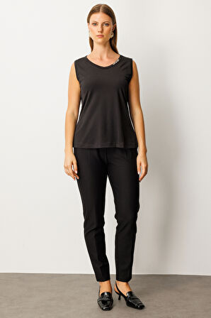 On Kadın Büyük Beden Yakası Düğme Detaylı Kolsuz Basic Bluz 61333 Siyah