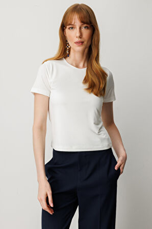 On Kadın Sıfır Yaka Kısa Kol Basic Bluz 61334 Ekru