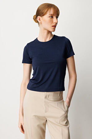 On Kadın Sıfır Yaka Kısa Kol Basic Bluz 61334 Lacivert