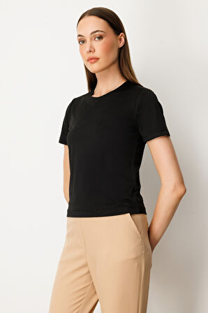 On Kadın Sıfır Yaka Kısa Kol Basic Bluz 61334 Siyah