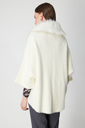 On Kadın Yakası Kürklü Peluş Hırka 63915 Ekru