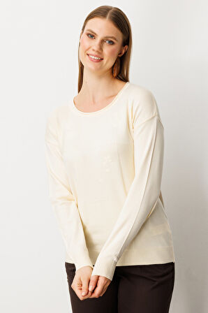 On Kadın Büyük Beden Çiçek İşlemeli Sıfır Yaka Triko Kazak 65359 Krem