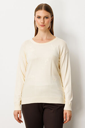 On Kadın Büyük Beden Çiçek İşlemeli Sıfır Yaka Triko Kazak 65359 Krem