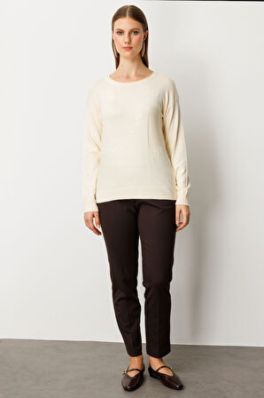 On Kadın Büyük Beden Çiçek İşlemeli Sıfır Yaka Triko Kazak 65359 Krem