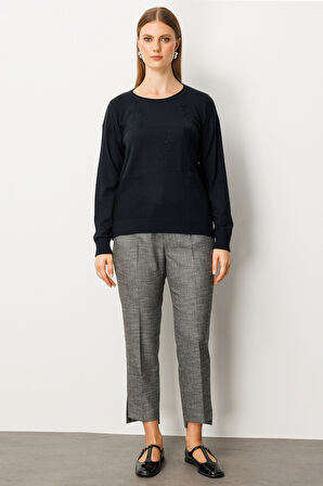 On Kadın Büyük Beden Çiçek İşlemeli Sıfır Yaka Triko Kazak 65359 Siyah