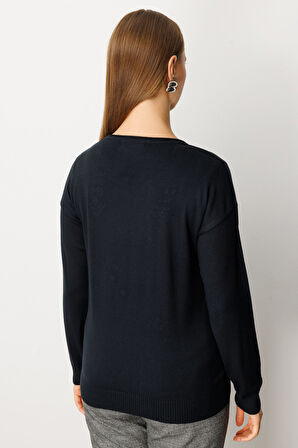 On Kadın Büyük Beden Çiçek İşlemeli Sıfır Yaka Triko Kazak 65359 Siyah