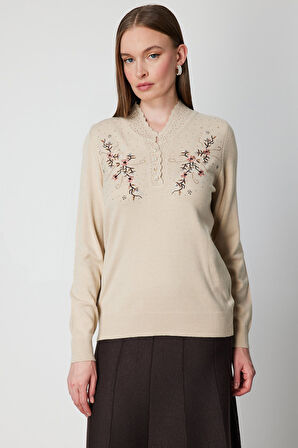 On Kadın V Yaka Çiçek İşlemeli Triko Kazak 65307 Bej