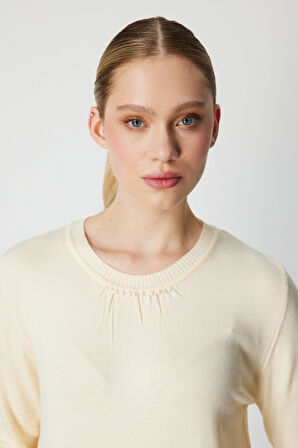 On Kadın Yakası İnci Detaylı Triko Kazak 65379 Krem