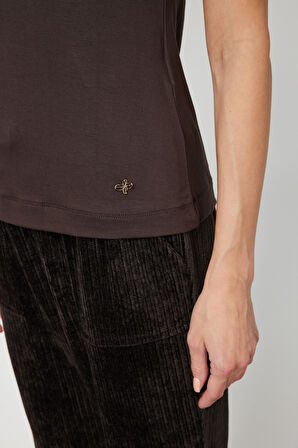 On Kadın Sıfır Yaka Ay Kol Basic Bluz 61302 Kahverengi