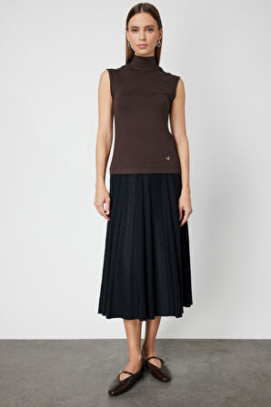 On Kadın Dik Yaka Kolsuz Basic Bluz 61432 Kahverengi