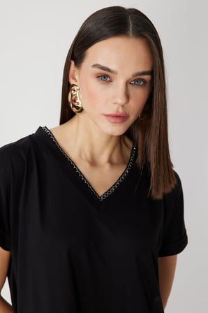 On Kadın Yakası Zincirli V Yaka T-Shirt 71352 Siyah