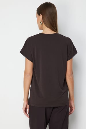 On Kadın V Yaka Parçalı T-Shirt 71475 Kahverengi