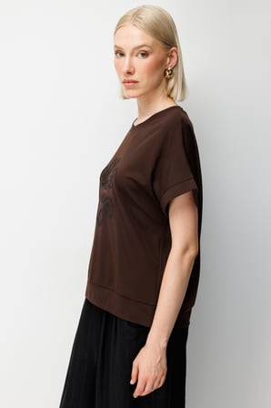 On Kadın Yanları Lastikli İşlemeli T-Shirt 70430 Kahverengi