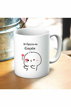 Bi Öpiyimde Geçsin Baskılı Kupa ve Yastık Hediyelik Set Arkadaşa Hediye
